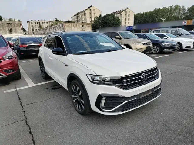 Volkswagen T-Roc — Фото автомобиля 3