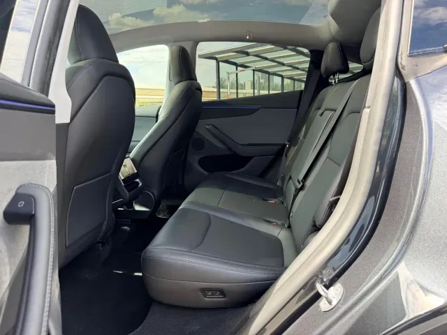 Tesla Model Y — Фото автомобиля 6