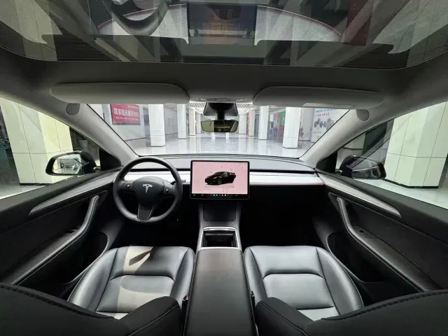Tesla Model Y — Фото автомобиля 15