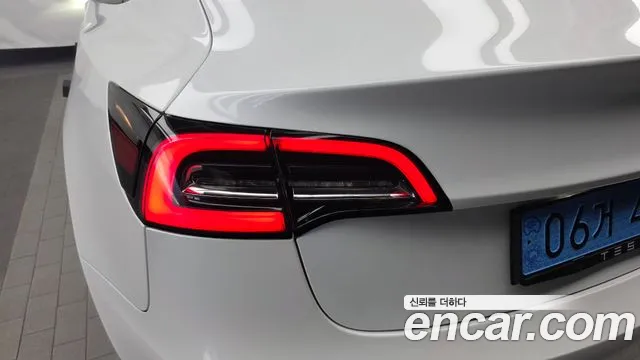 Tesla Model 3 — Фото автомобиля 23