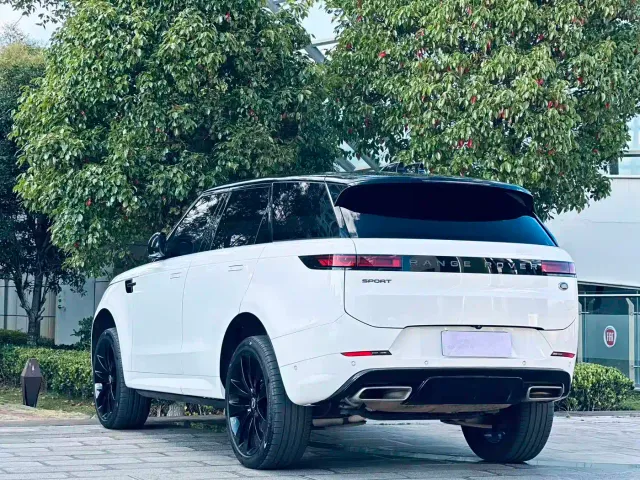 Land Rover Range Rover Sport — Фото автомобиля 6