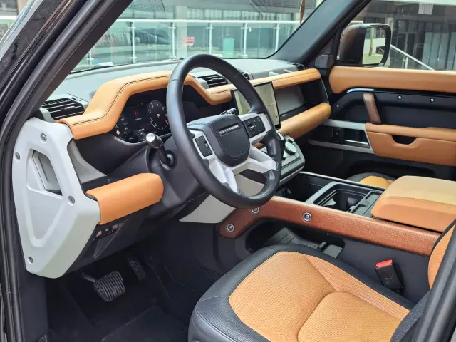 Land Rover Defender — Фото автомобиля 7