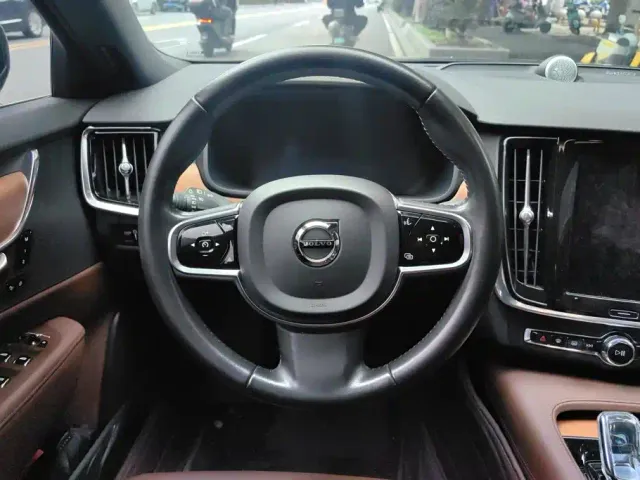 Volvo S90 — Фото автомобиля 15