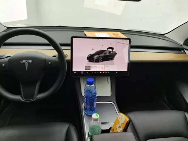 Tesla Model 3 — Фото автомобиля 13