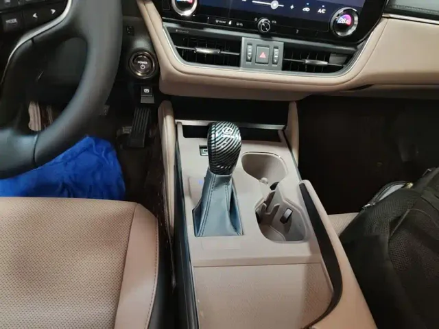 Lexus Lexus ES 2025 300h Ultimate Edition — Фото автомобиля 13