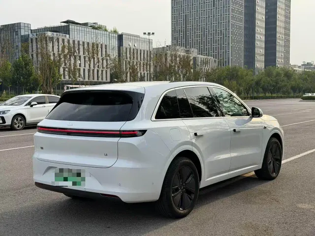 Li Auto L6 — Фото автомобиля 7