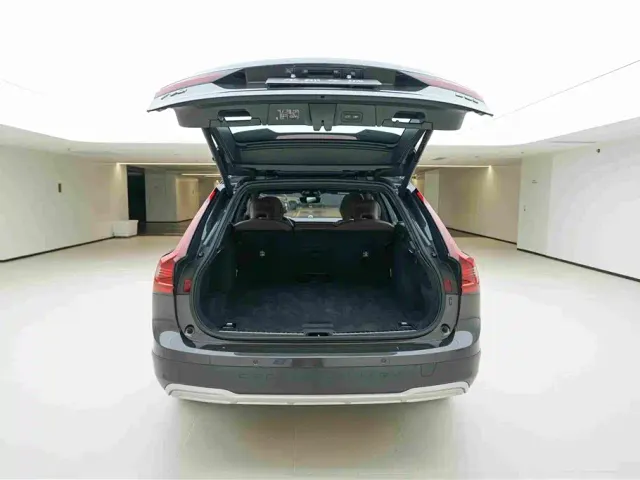 Volvo Volvo V90 2024 Cross Country B5 AWD Premium Edition — Фото автомобиля 6