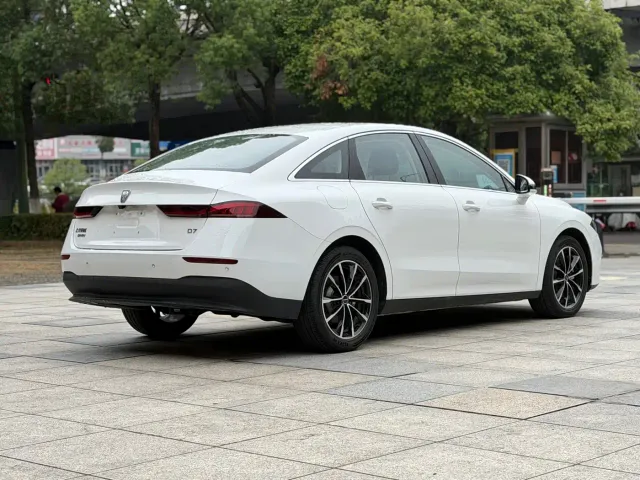 Roewe D7 — Фото автомобиля 7