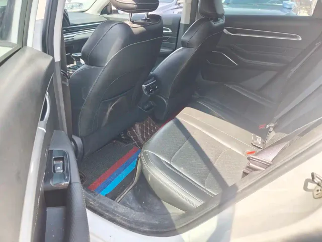 Geely Emgrand — Фото автомобиля 10