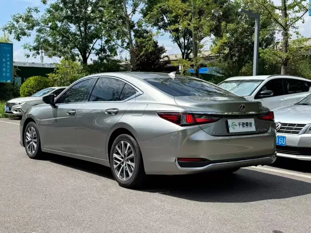 Lexus ES — Фото автомобиля 16