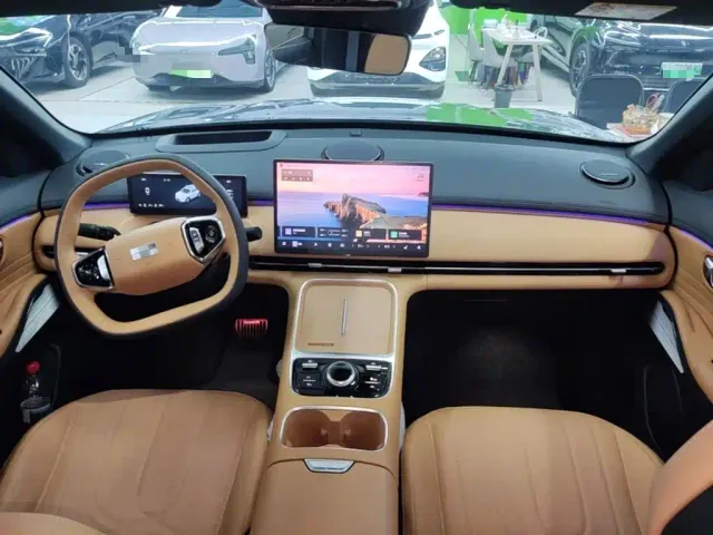 Geely Galaxy Starship 7 EM-i — Фото автомобиля 9
