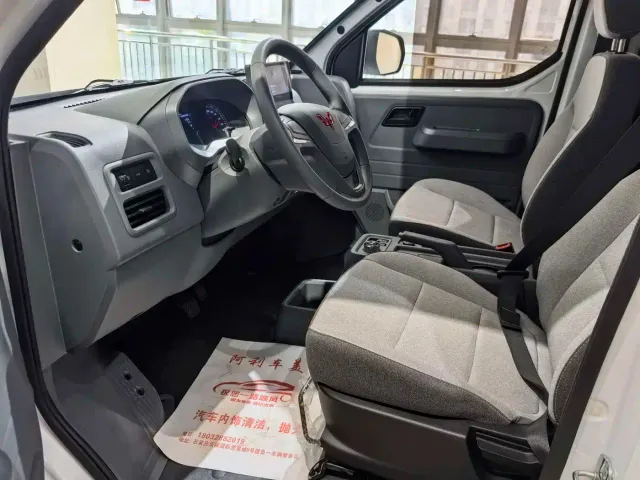 Wuling Yangguang — Фото автомобиля 8