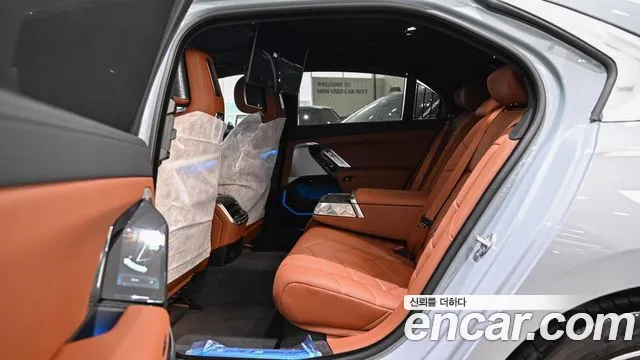 BMW 7 Series G70 — Фото автомобиля 10