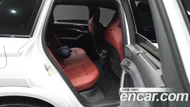 Audi SQ6 e-tron — Фото автомобиля 10