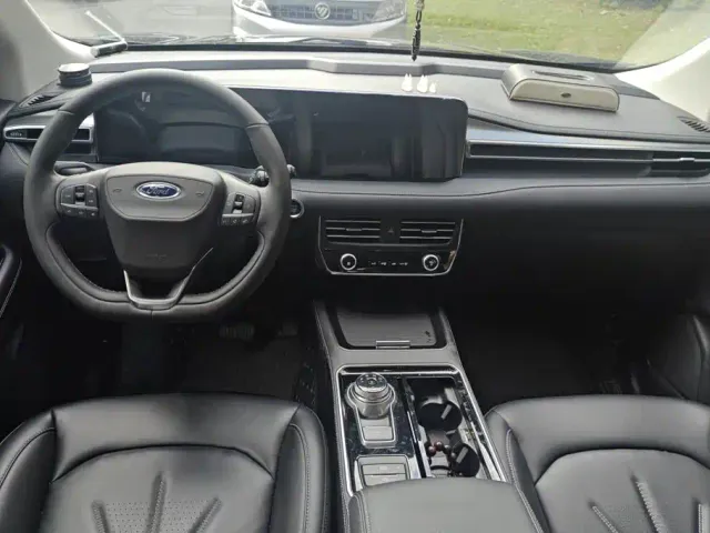 Ford Edge — Фото автомобиля 12
