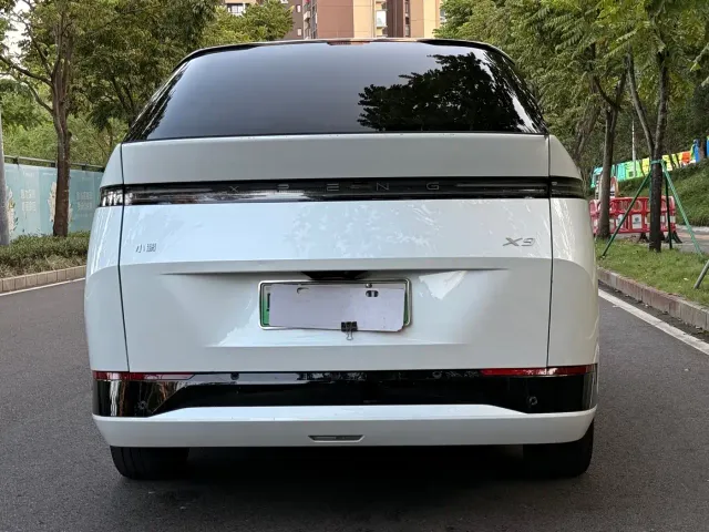 Xpeng X9 — Фото автомобиля 4