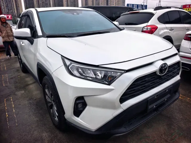 Toyota RAV4 — Фото автомобиля 2