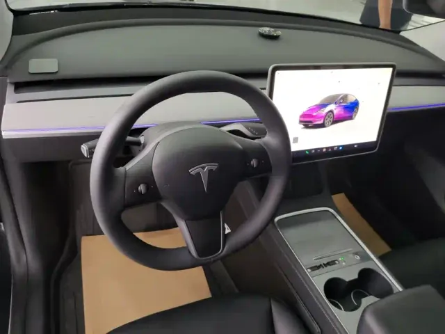 Tesla Model Y — Фото автомобиля 12
