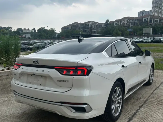 Ford Mondeo — Фото автомобиля 9