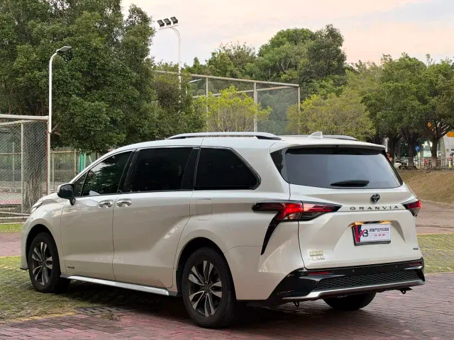 Toyota Granvia — Фото автомобиля 10