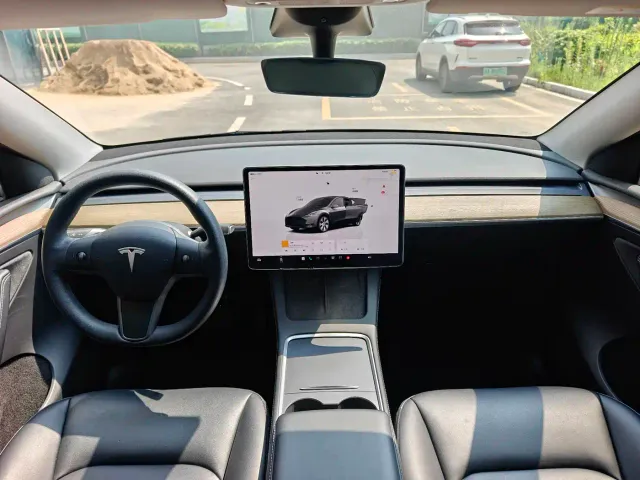 Tesla Model Y — Фото автомобиля 15