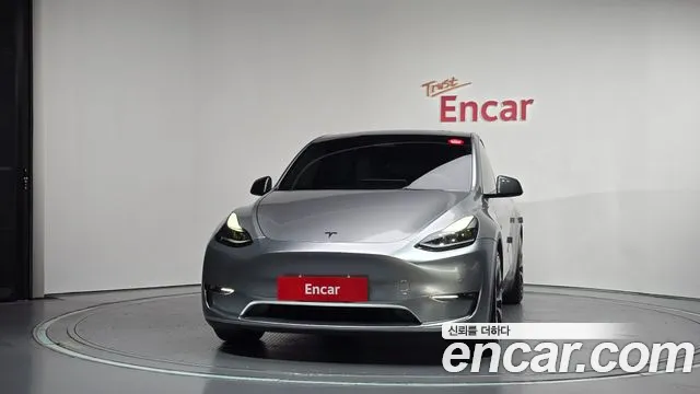 Tesla Model Y — Фото автомобиля 3