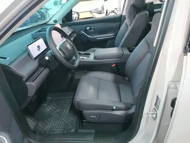 Leapmotor C10 — Фото автомобиля 13