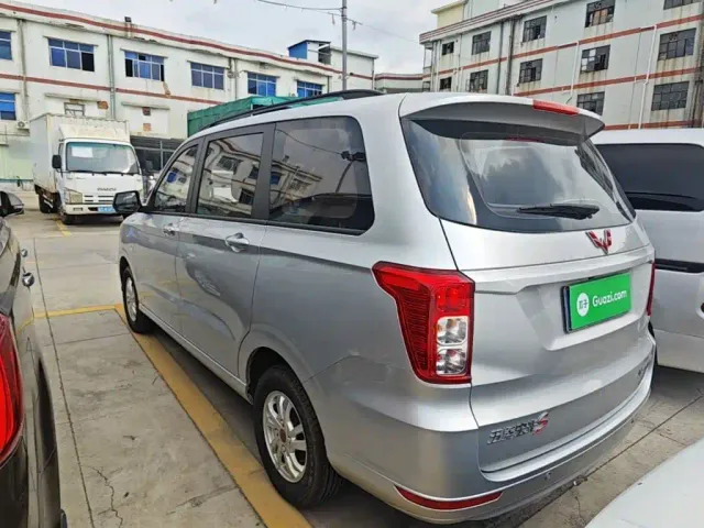 Wuling Hongguang — Фото автомобиля 22