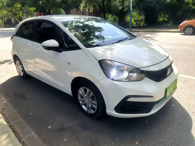 Honda Fit — Фото автомобиля 3