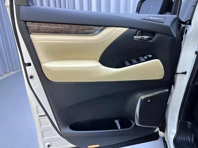 Toyota Vellfire — Фото автомобиля 23