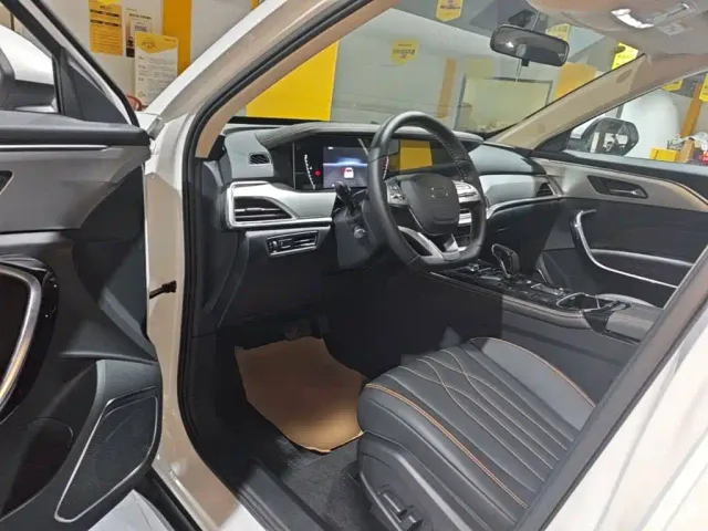 Bestune T77 — Фото автомобиля 15