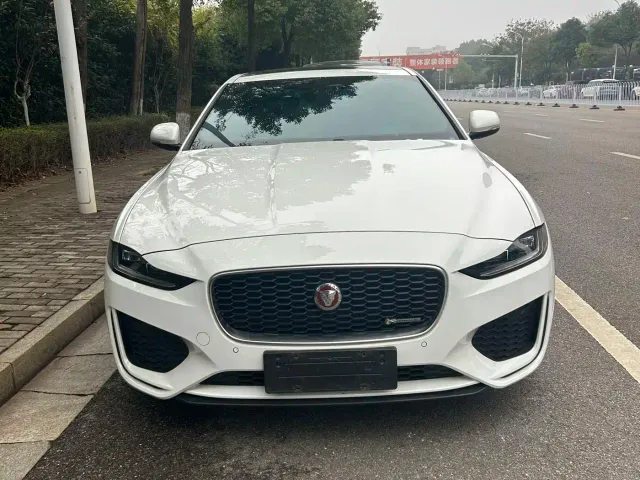 Jaguar XEL — Фото автомобиля 3