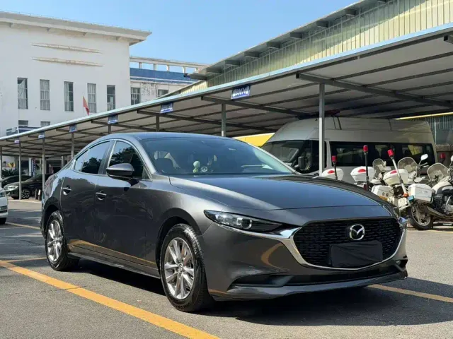 Mazda Axela — Фото автомобиля 3