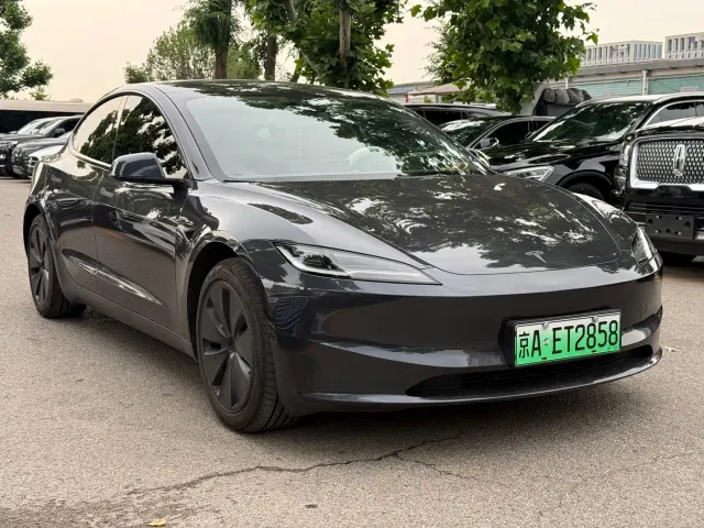 Tesla Model 3 — Фото автомобиля 3