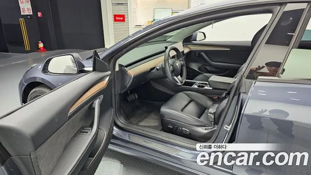 Tesla Model 3 — Фото автомобиля 15