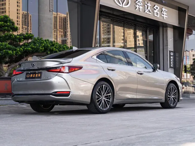Lexus ES — Фото автомобиля 3