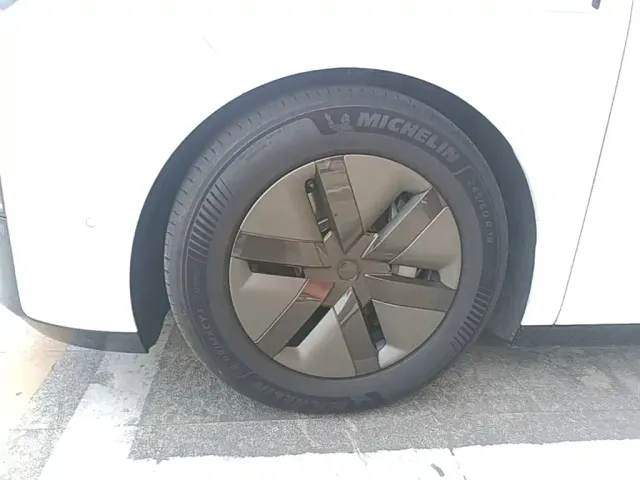 Li Auto MEGA — Фото автомобиля 22