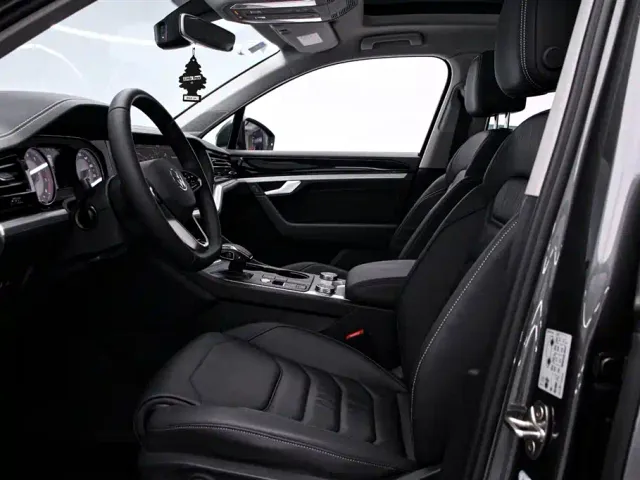 Volkswagen Touareg — Фото автомобиля 12