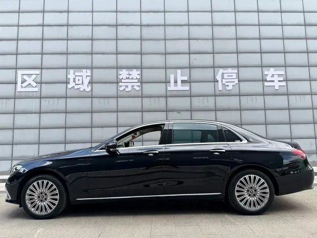 Mercedes-Benz E-Class — Фото автомобиля 4