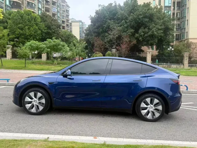 Tesla Model Y — Фото автомобиля 4