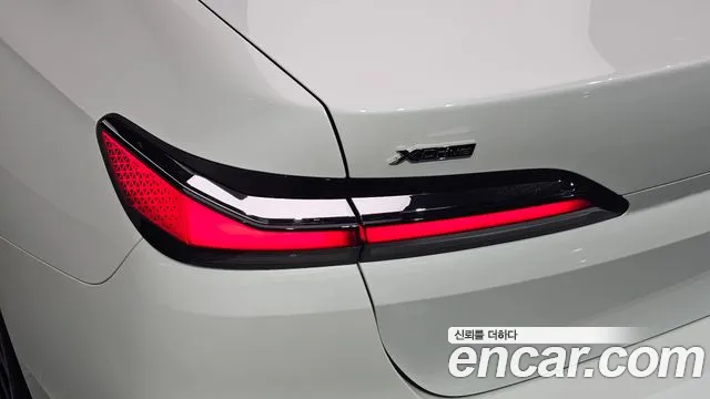 BMW 7 Series G70 — Фото автомобиля 8