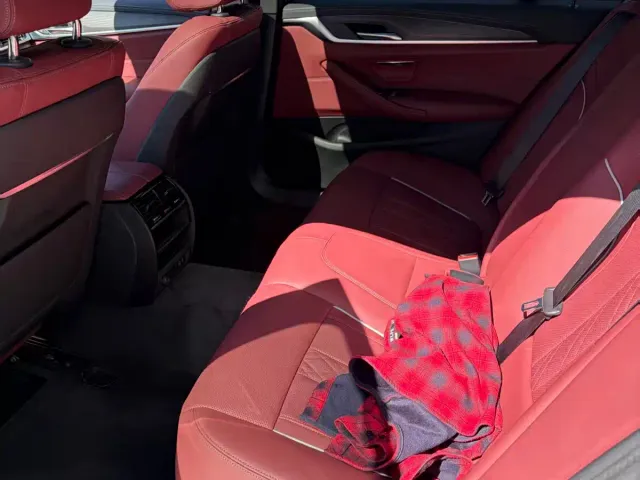 BMW 5 Series — Фото автомобиля 10