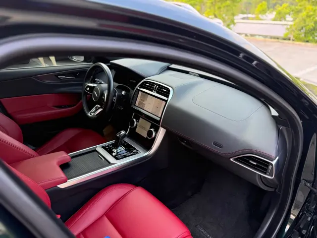 Jaguar XEL — Фото автомобиля 7