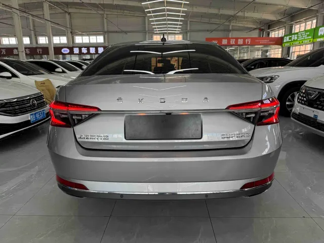 Skoda Superb — Фото автомобиля 5