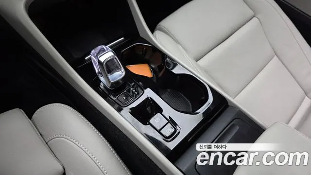 Вольво XC40 B4 Ultra Bright — Фото автомобиля 9