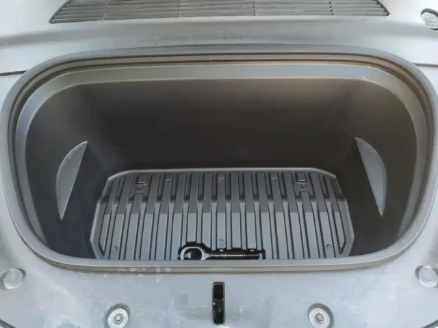 Tesla Model Y — Фото автомобиля 10