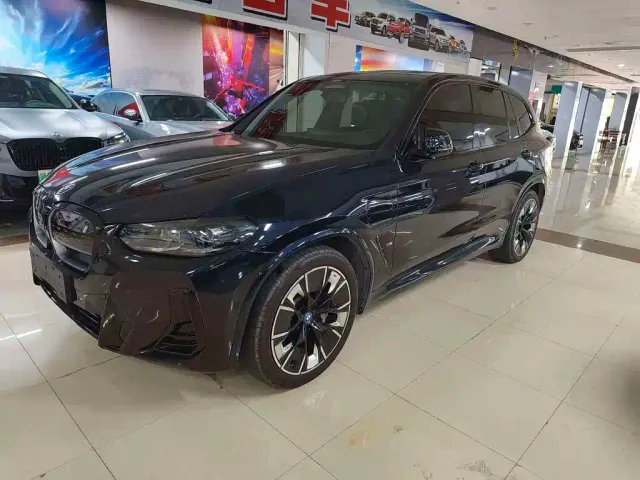 Фотография автомобиля — BMW iX3