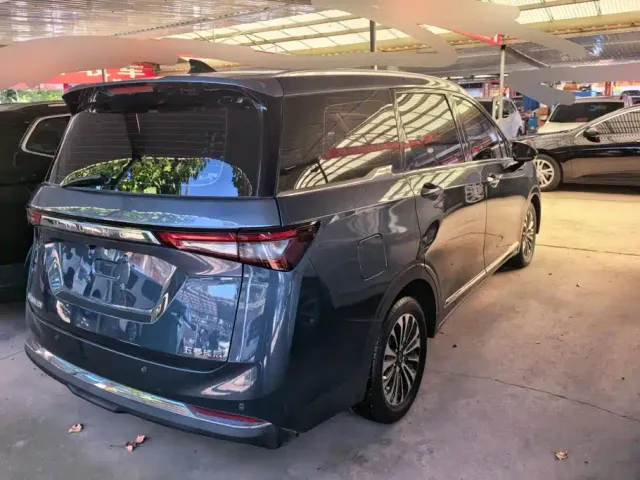 Wuling Jiachen — Фото автомобиля 3