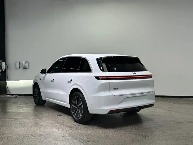 Li Auto L6 — Фото автомобиля 7