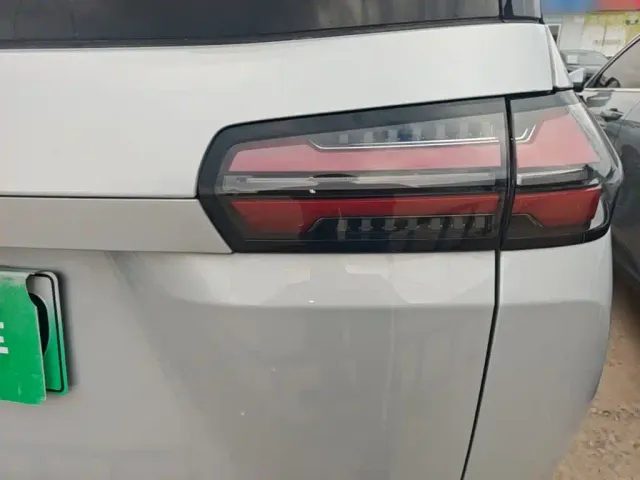 Wuling Starlight 730 — Фото автомобиля 7